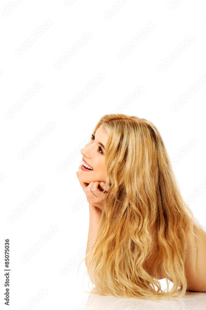 Naklejka premium Laughing woman against the floor