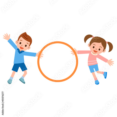 フラフープをする子供たち
