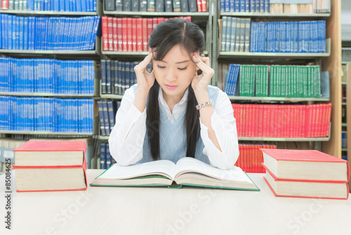 Canvas-taulu Young asian student under mental pressure
