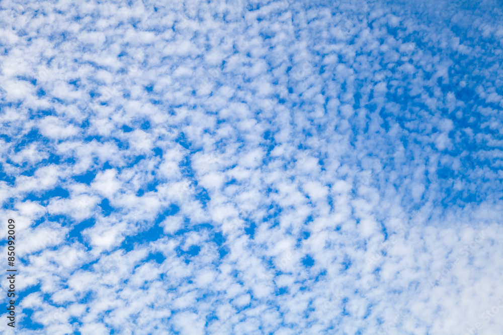 Obraz premium Natural bright blue sky with clouds layer