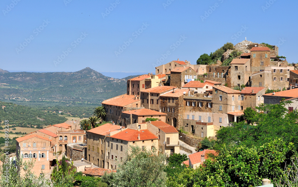 village perché sur une colline - Balagne- Corse