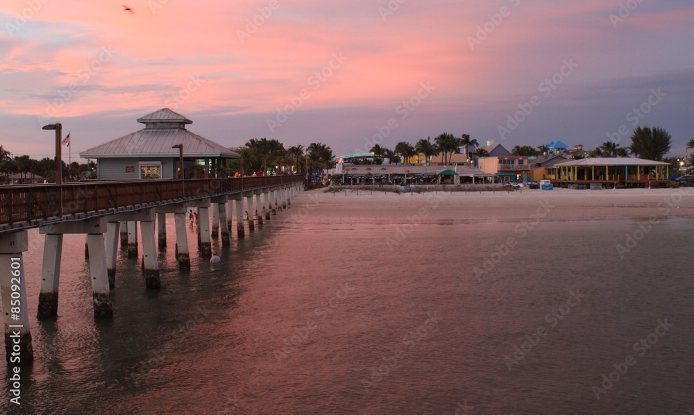 Obraz premium Abendstimmung am Pier von Fort Myers Beach