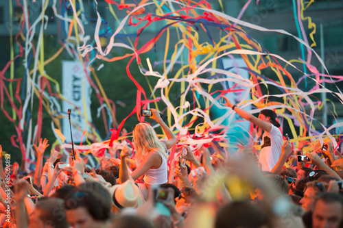 Konstfotografi Crowd going wild on Dutch EDM Festival