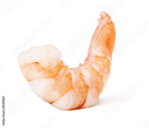 Fotografía single peeled shrimp isolated on white background
