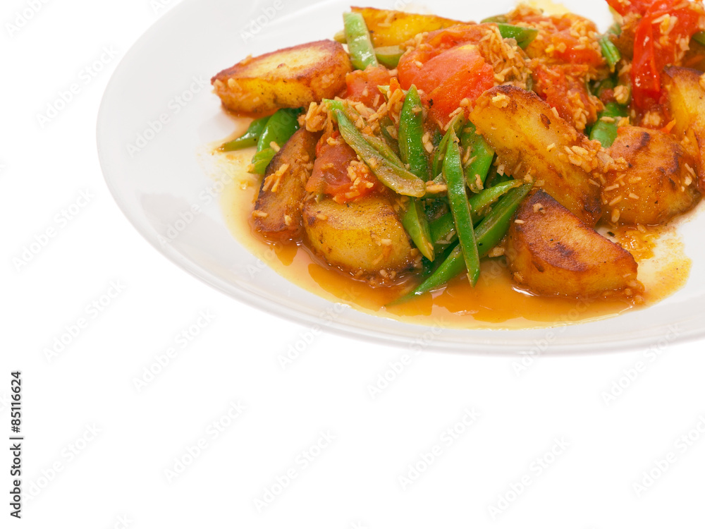 fried potatoes and runner beans with curry sauce