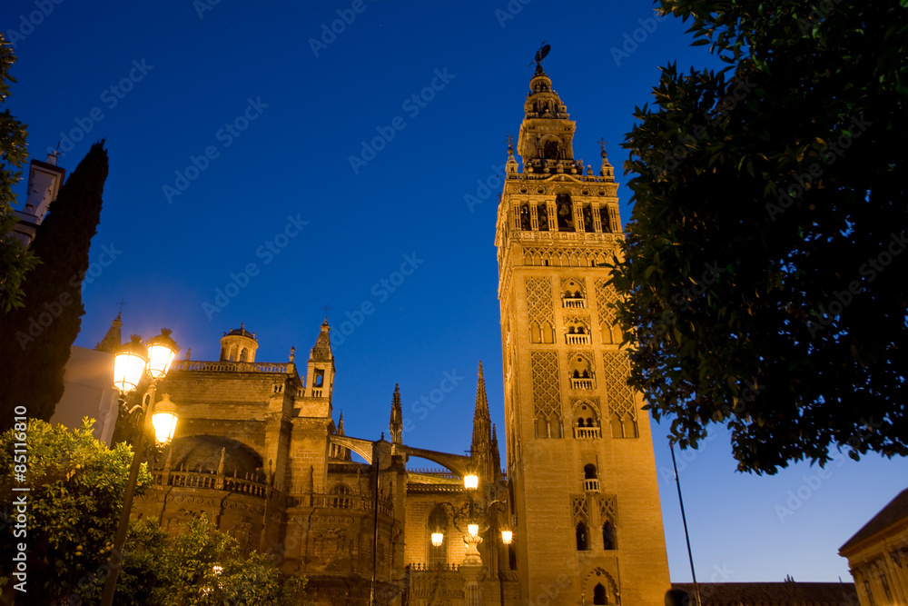 Tower of Giralda in the night