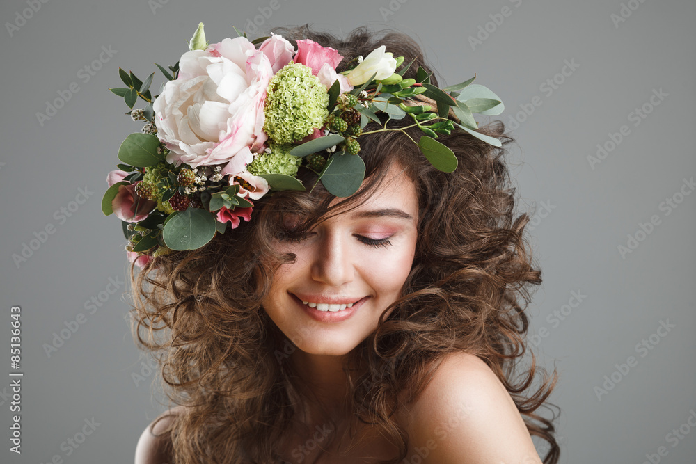 Stubio beauty portrait of cute young woman with flower crown Stubio beauty portrait of cute young woman with flower crown