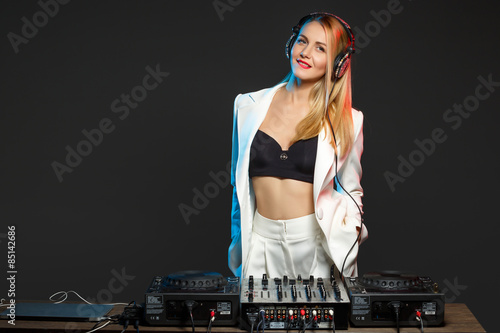 Fotografie Beautiful blonde DJ girl on decks - the party,