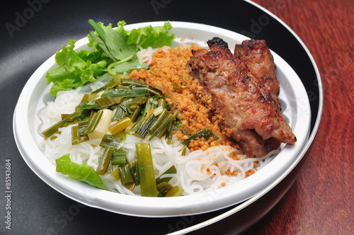 Vermicelli with grilled pork