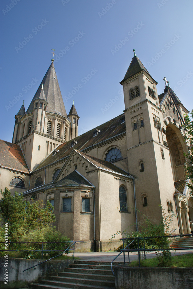 Kloster am Rande der Stadt, die Herz Jesu Kirche Saarbrücken