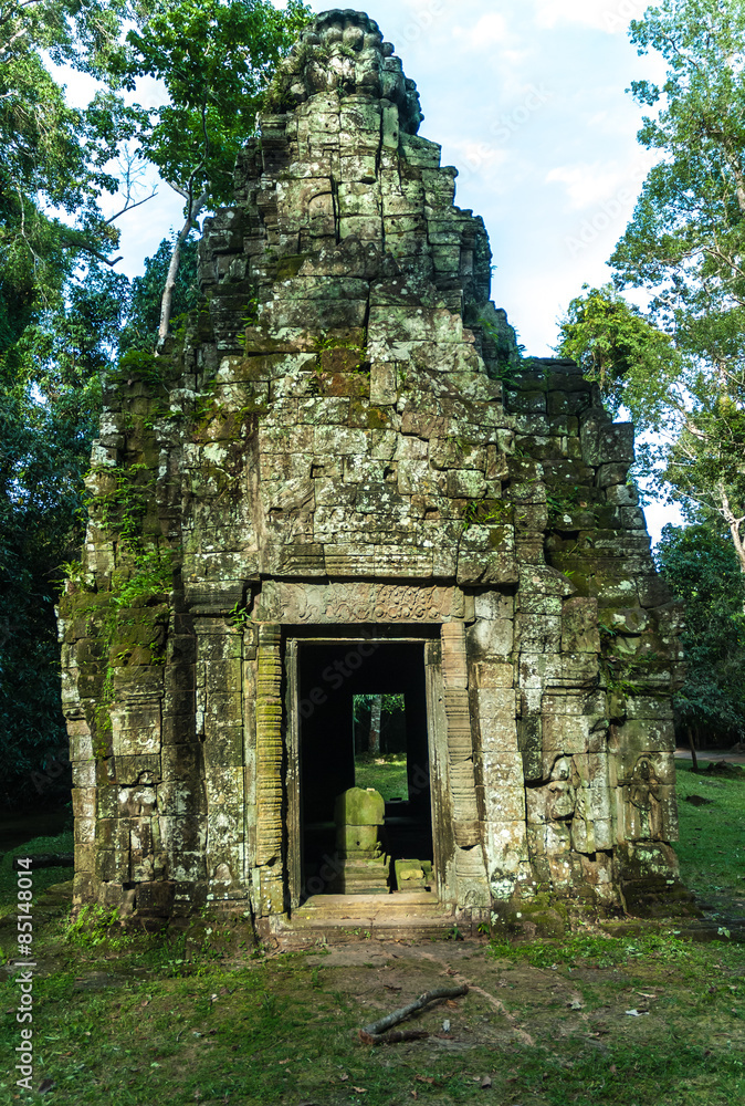 small temple in ruins in the archaeological enclosure of preah khan, siam reap, cambodia
