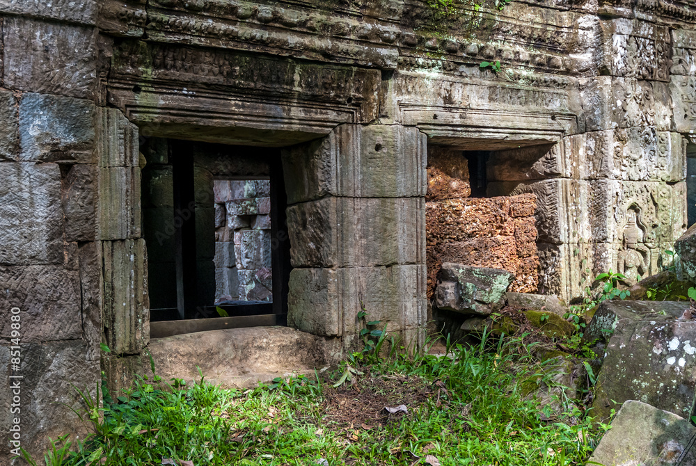 windows in a building in ruins in the archaeological enclosure of preah khan, siam reap, cambodia