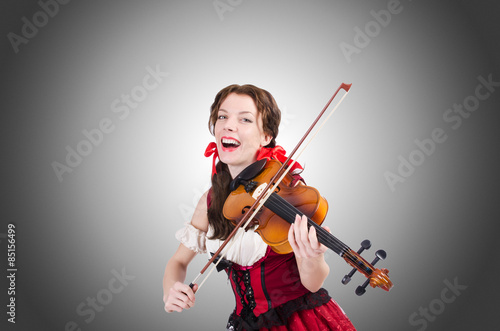Woman with violin against the gradient