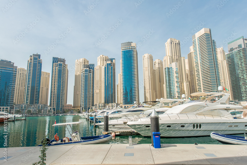 Fototapeta premium Dubai - JANUARY 10, 2015: Marina district on January 10 in UAE,