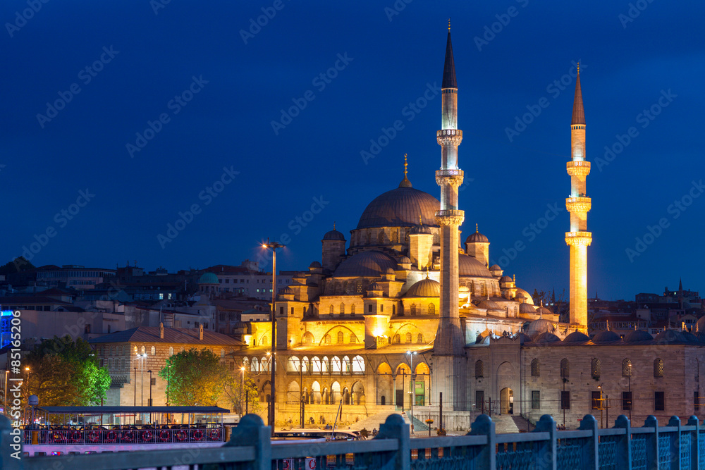 Naklejka premium New Mosque - one of the most noticeable attractions of Istanbul