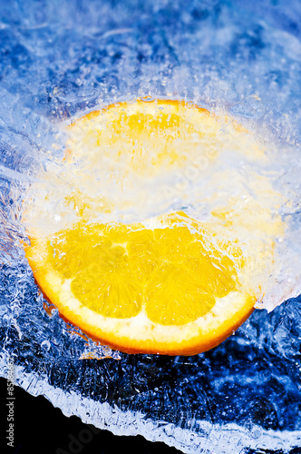 Fototapeta Naklejka Na Ścianę i Meble -  orange in ice