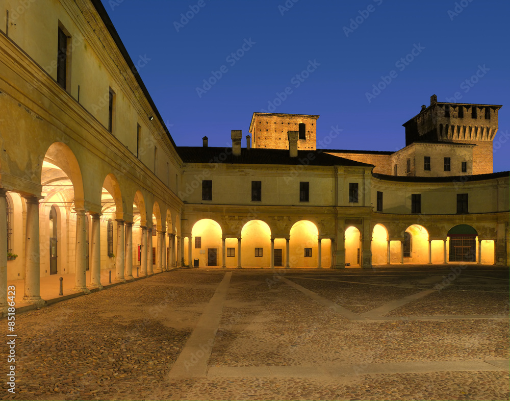 Piazza Castello im Palazzo Ducale / Mantua / Lombardei
