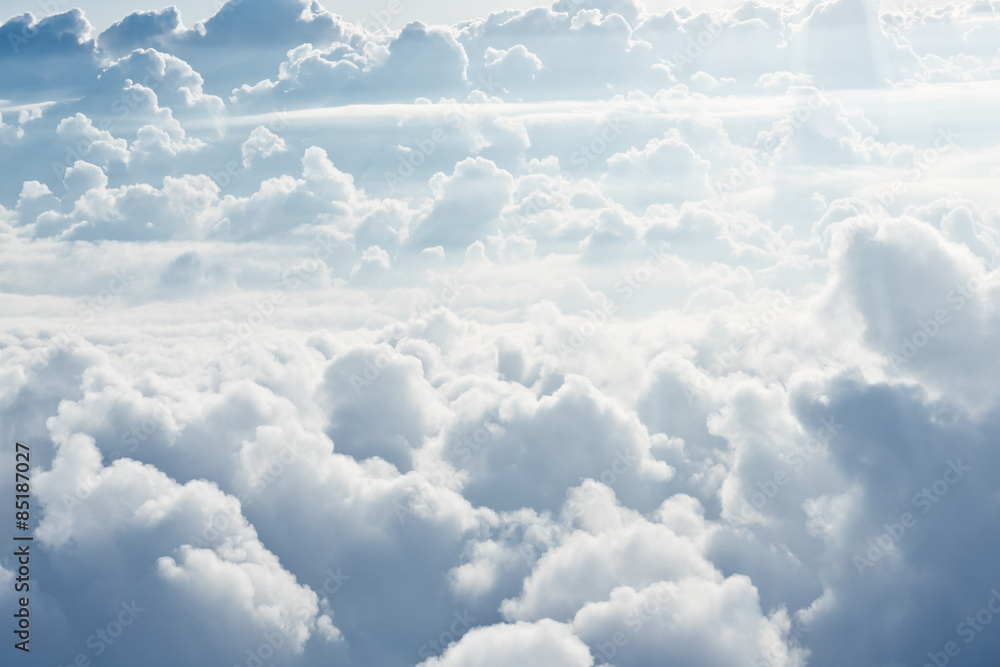 Fototapeta Widok z lotu ptaka na białe puszyste chmury
