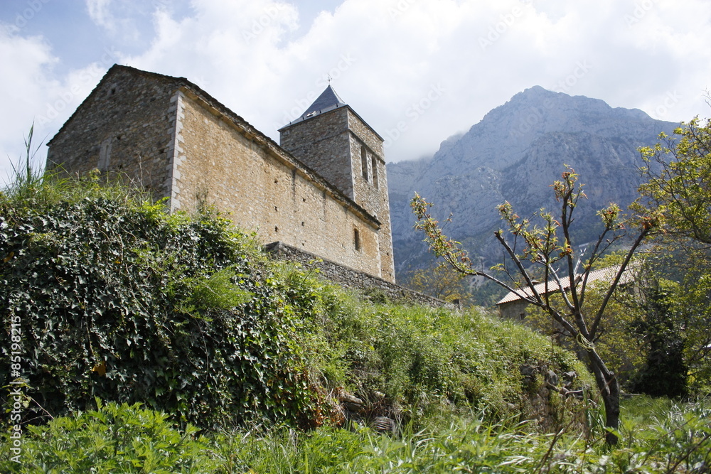 Iglesia en Badaín, Ordesa, Pirineos