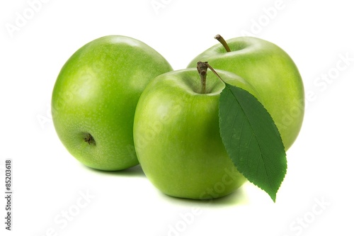 Green apples with leaf