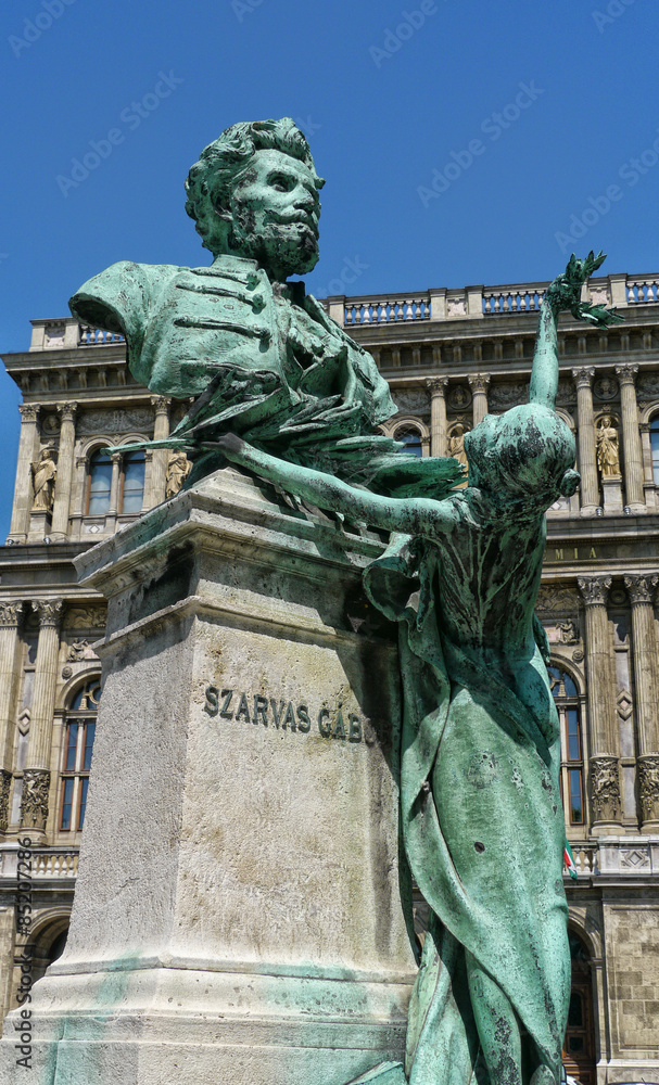 Szarvas Gabor Statue / Budapest