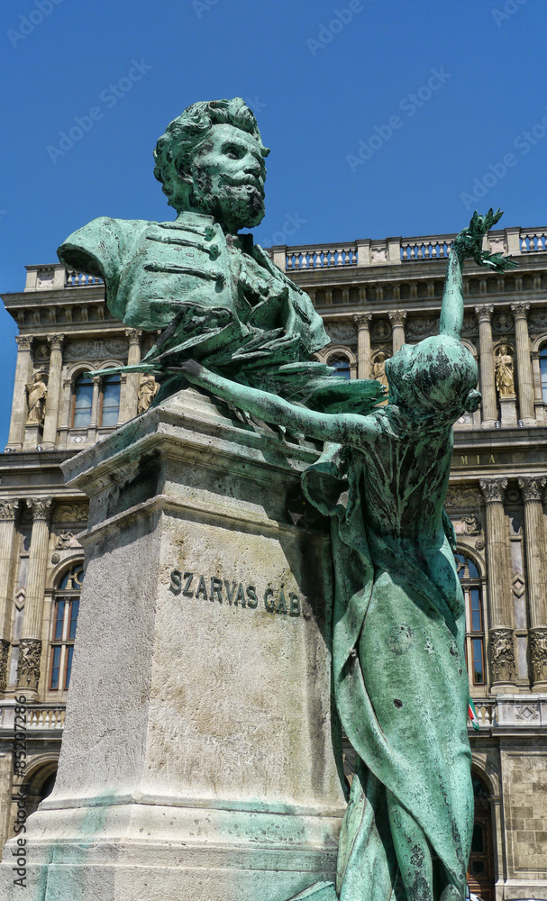 Obraz premium Szarvas Gabor Statue / Budapest