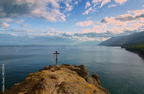 Valokuvatapetti Rood over the lake Baikal