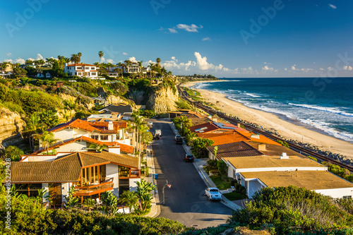 View of houses and the Pacific Ocean from a cliff in San Clement