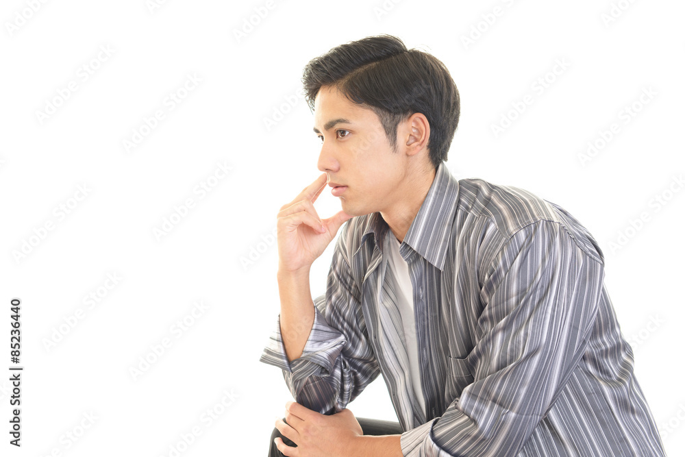 寛ぐ男性