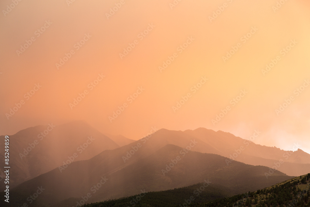 Obraz premium Unusual clouds over mountains of Colorado