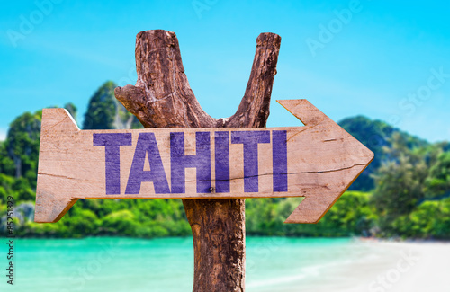 Fototapeta Tahiti wooden sign with beach background