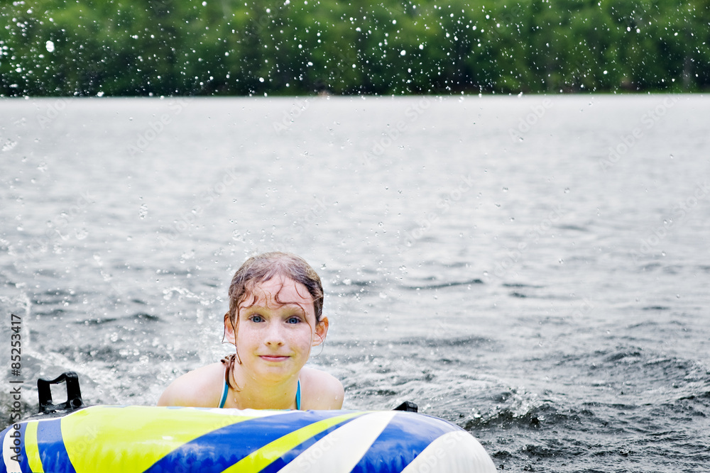 Obraz premium girl in the lake