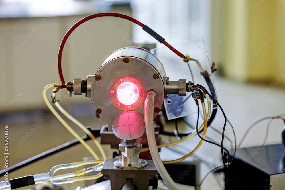 Φωτογραφία Red laser in laboratory