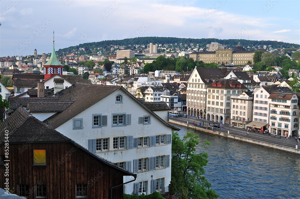Blick auf Zürich mit Hönggerberg