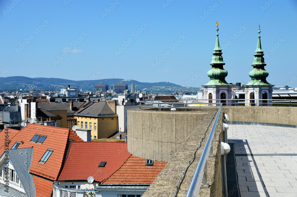 Aussichtsterrasse mit Blick über die Dächer von Wien