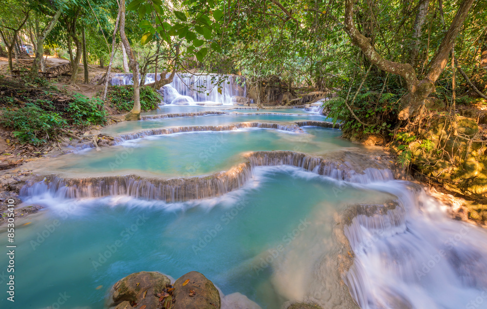 Naklejka premium Waterfall in rain forest (Tat Kuang Si Waterfalls at Luang praba