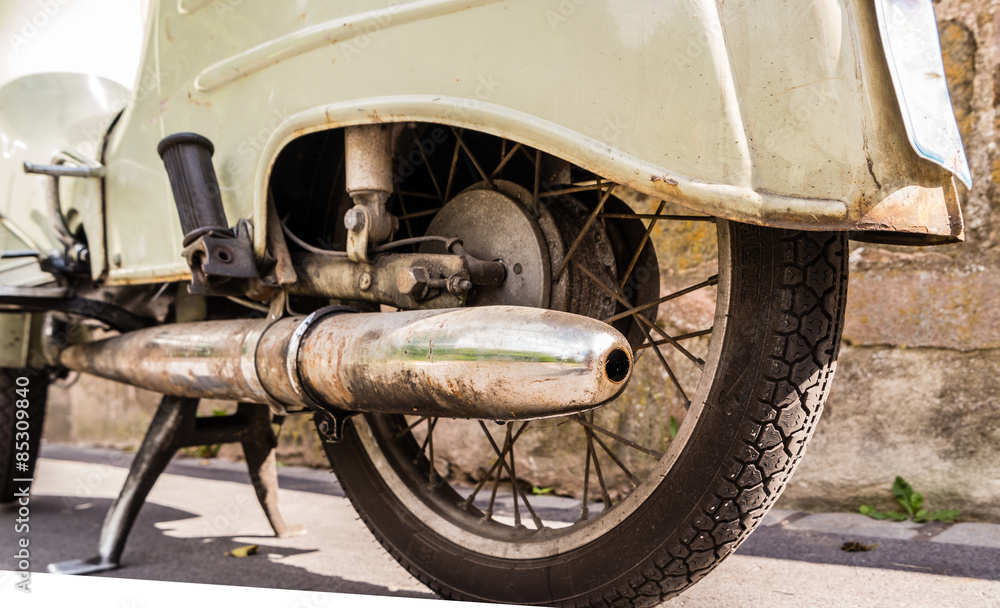 Obraz premium DDR Schwalbe Auspuffanlage