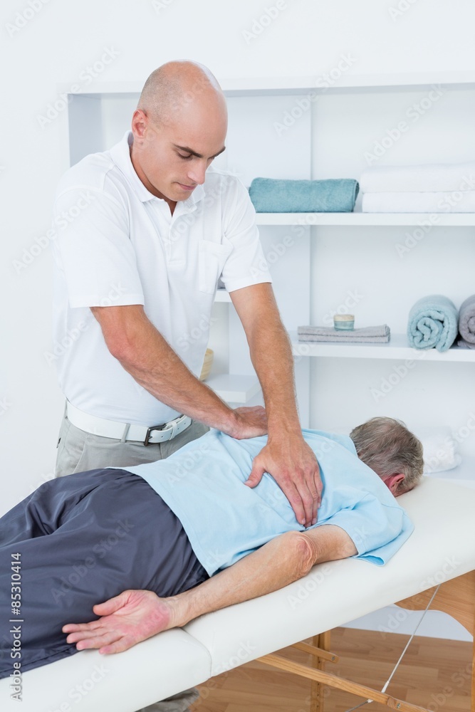 Obraz premium Physiotherapist doing back massage to his patient