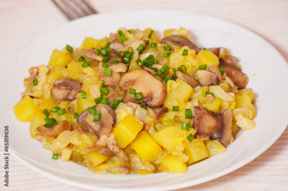 Vegetables stewed with mushrooms Vegetables stewed with mushrooms