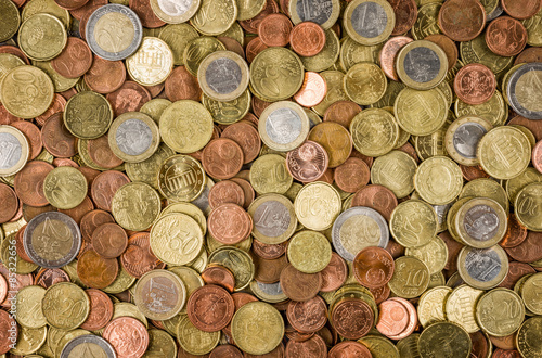 Hintergrund mit vielen Euro Münzen photo