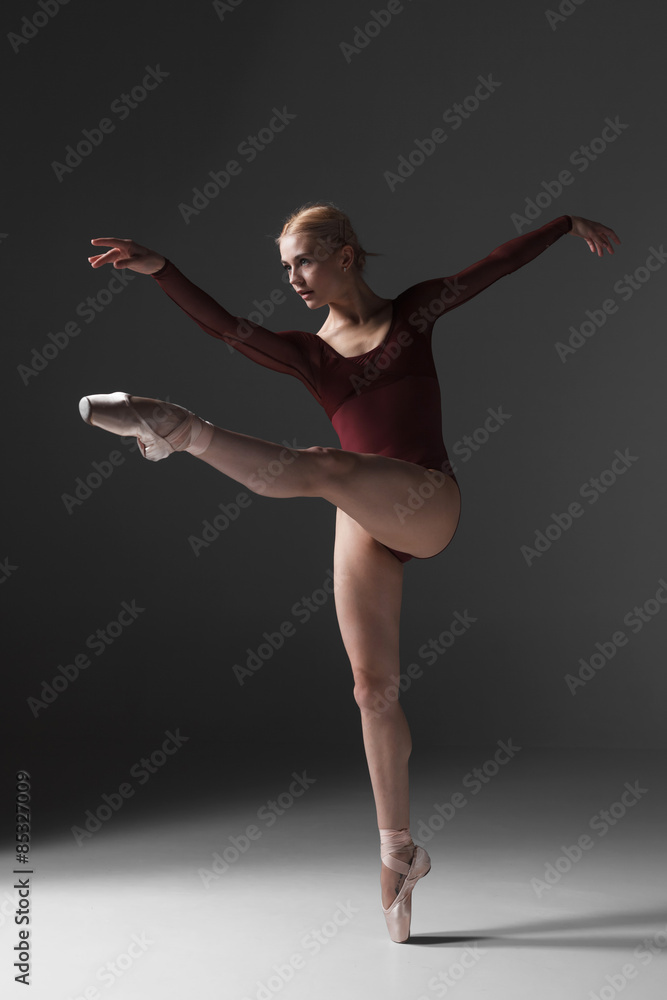 Fototapeta premium Young beautiful modern style dancer posing on a studio