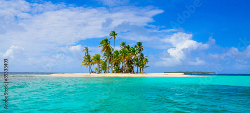 Paradise Tropical Island © Simon Dannhauer
