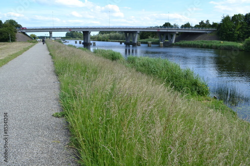 Wallpaper Mural Fietspad langs de Oude IJssel Torontodigital.ca