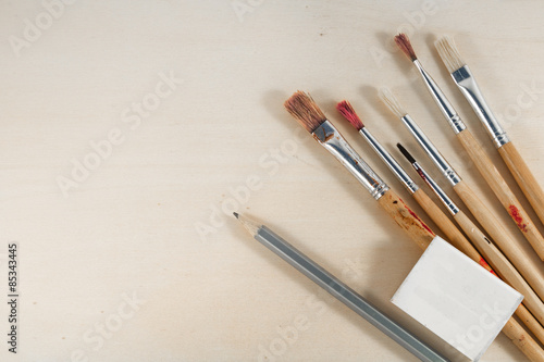 red pens drive focus to center on wooden background