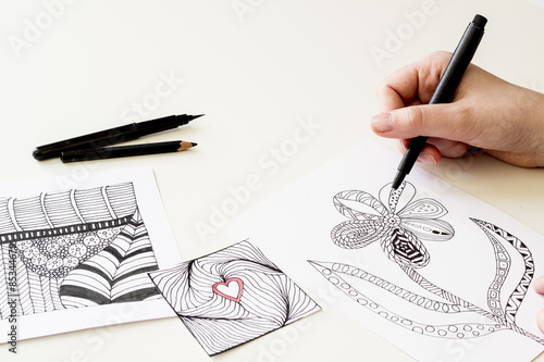 Hand drawing Entangle motifs photo