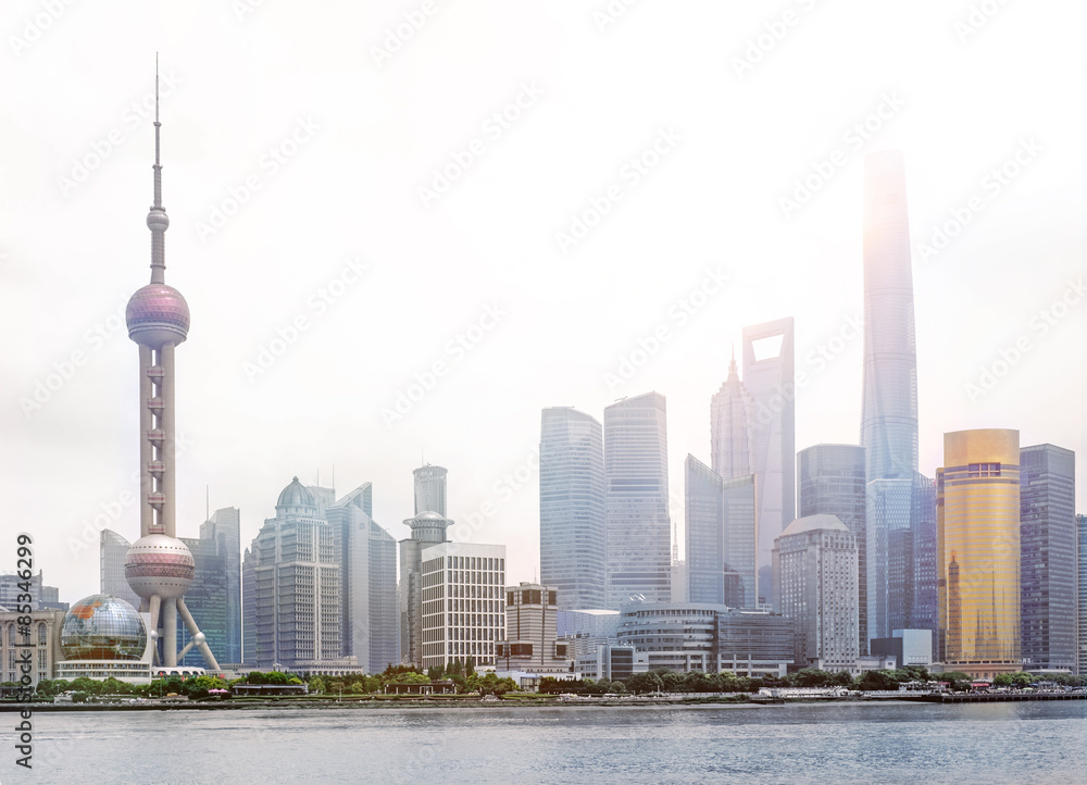 Obraz premium Skyline von Pudong in Shanghai im Sonnenschein