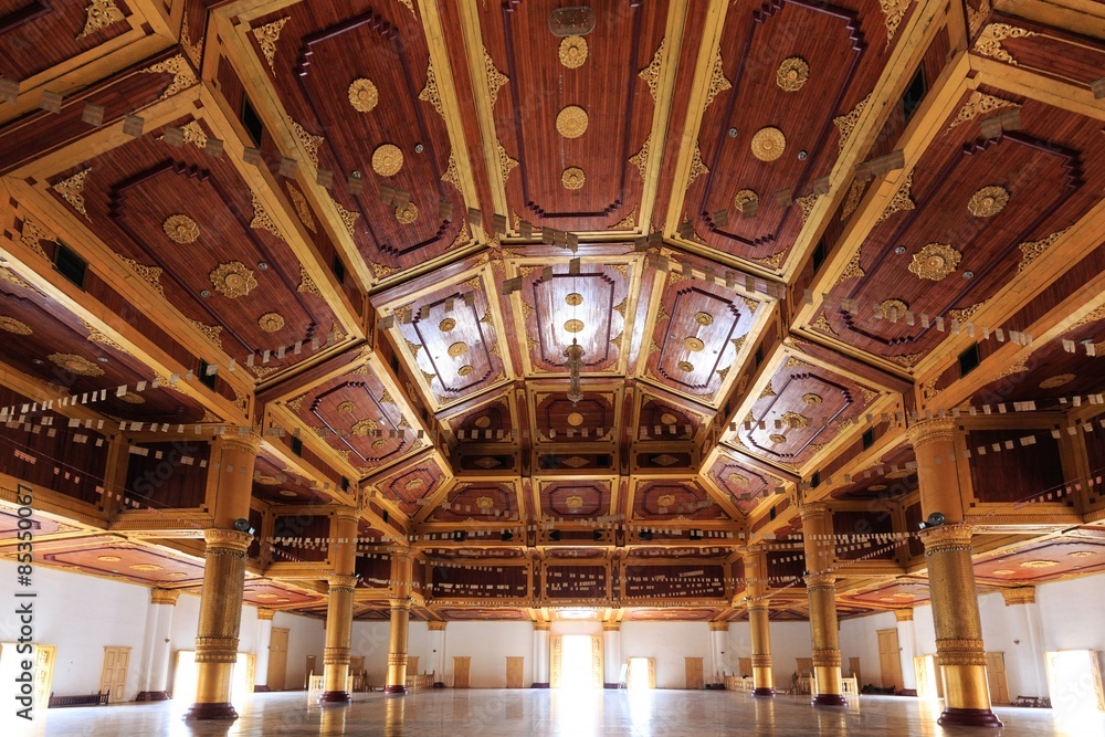 Inside the Shwe Nan Daw temple in Mandalay Inside the Shwe Nan Daw temple in Mandalay