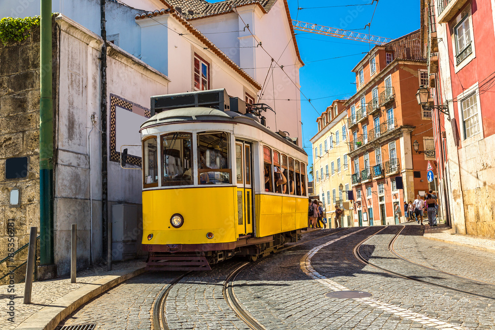 Lisbon tram - obrazy, fototapety, plakaty 