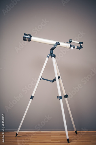 Fototapeta Naklejka Na Ścianę i Meble -  telescope on tripod