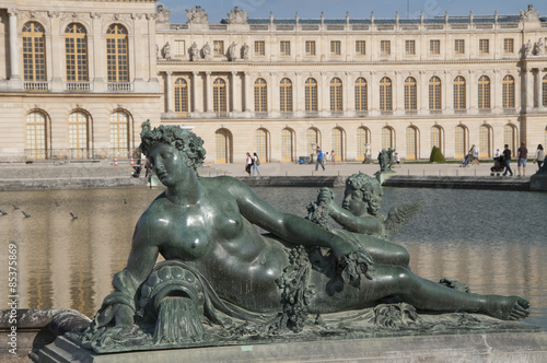 Statues en bronze des fontaines du chateau de Versailles